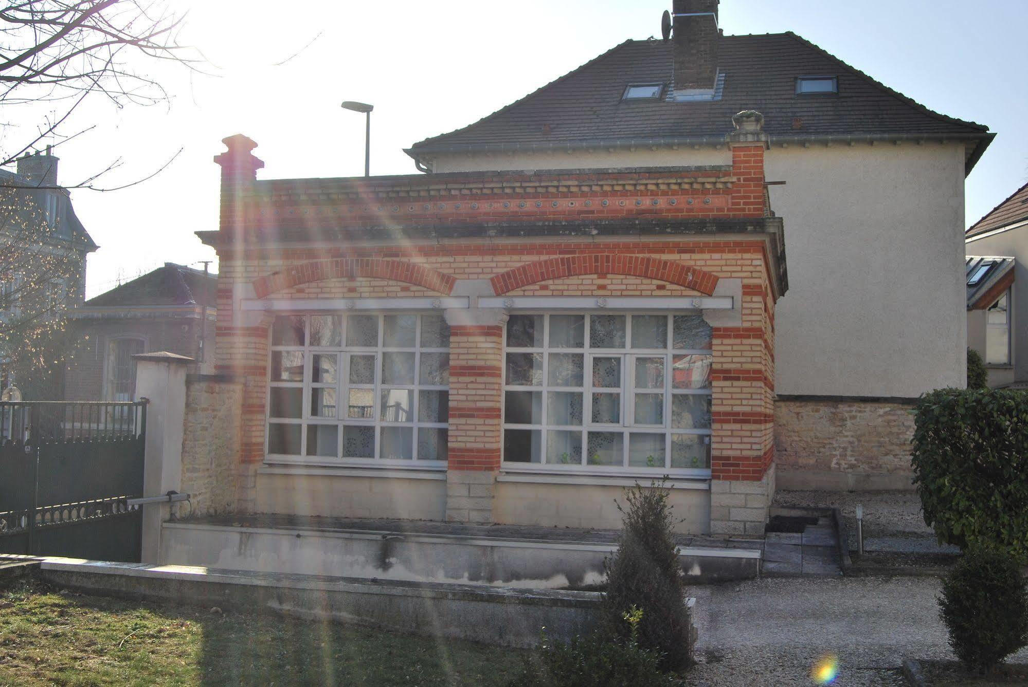 Gite La Tour Boileau Troyes Exterior foto
